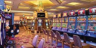 Filipino players enjoying 777pub com mobile gaming platform on smartphones